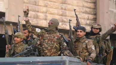 Suriye’de muhalifler Dera ve Suveyda'yı ele geçirdi!