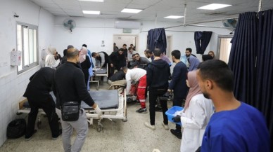 İsrail,  Gazze'deki Kemal Advan Hastanesinin avlusunu hedef aldı