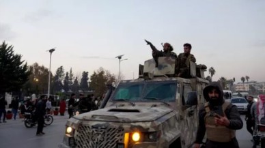 Muhalifler,  Şam öncesi son kale olan Humus'u da ele geçirdi