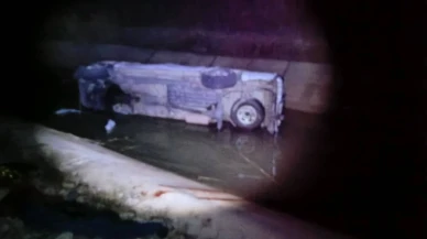 Su kanalına düşen otomobildeki 4 kişi yaralandı