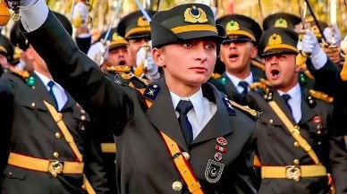 TSK’dan ihraç edilen 5 teğmen Anıtkabir’e gitti!