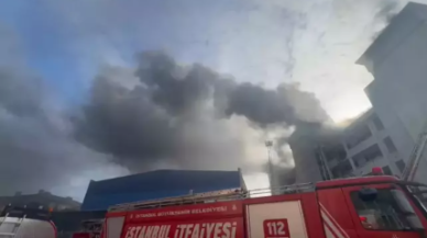 Sultanbeyli'de tekstil atölyesinde yangın çıktı