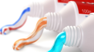 Bitkisel diş macunu diye sattılar! İçinden çıkan şok etti