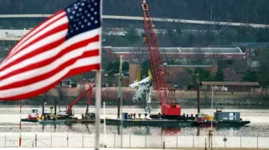 ABD'yi sarsan uçak kazasında hayatını kaybedenlerin c.eset kalıntıları sudan çıkarıldı