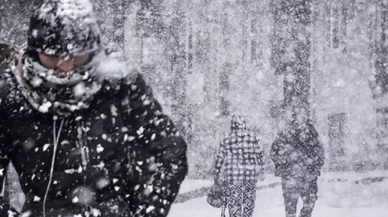 İstanbul'un bazı ilçelerinde kar yağışı etkisini göstermeye başladı