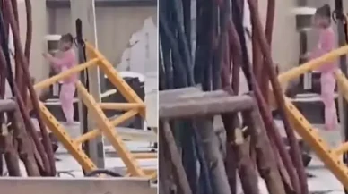 Küçük kız dondurucu soğukta yalvardı,  kapıyı açmadılar!