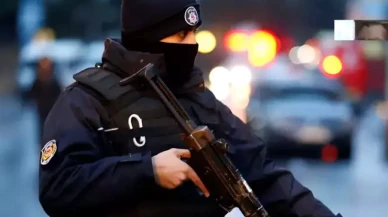 Mahallelinin "Yoğun koku geliyor" dediği eve baskın yapan ekipler gördüklerine inanamadı