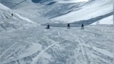 Palandöken Dağı'ndan düşen çığın bir kısmı kayak pistine düştü