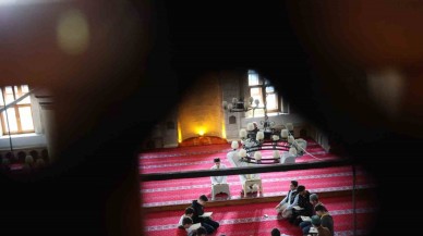 562 Yıllık Camide Mukabele Geleneği Sürdürülüyor!