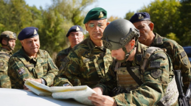 Yunanistan Genel Kurmay Başkanı Türk hava sahasını ihlal edip meydan okudu