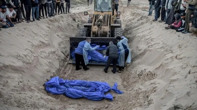 Gazze'de kimliği belirsiz cesetler tespit için hastaneye nakledildi