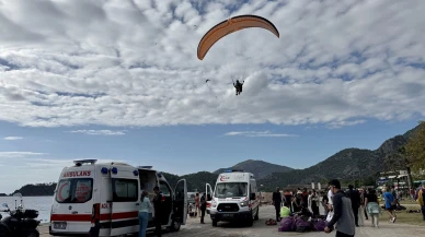 Fethiye’de iki yamaç paraşütü çarpıştı: 3 kişi yaralandı