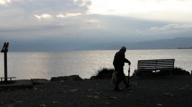 Yürekleri yakan istatistik! 2 milyona yakın yaşlı yalnız yaşıyor