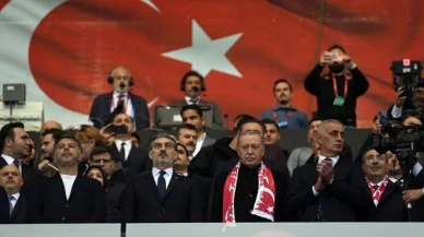 Cumhurbaşkanı Erdoğan, milli maçı tribünden izledi