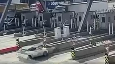 Gişelerde feci ölüm! Bariyere son sürat çarptı alev aldı, böyle kaza görülmedi