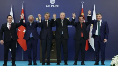 4 Ayrı Partiden 7 Belediye Başkanı AK Parti'ye katıldı: Rozetlerini Cumhurbaşkanı Erdoğan taktı