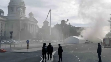 Sırbistan Parlamentosu önünde silahlı saldırı: 1 ağır yaralı