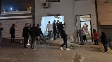 İzmir'de kamyon evin odasına girdi belediyeye yolu değiştirin dedi!