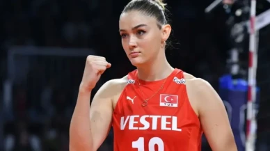 Zehra Güneş'in mini etekli asansör pozu tartışma yarattı