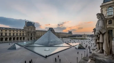 Paris'te tarihi müze vurgunu: Louvre’da değerli mücevherler çalındı