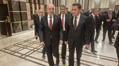 Yıllar sonra aynı karede: Mehmet Şimşek ile Ali Babacan, 29 Ekim resepsiyonunda bir araya geldi