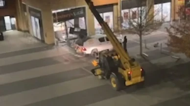 İngiltere'de bir garip soygun! Telehandler ile ATM'yi çaldılar