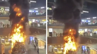 Çin’deki AVM’de dev noel ağacı alev aldı