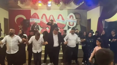 Türkiye 20 şehidine ağlarken belediye başkanı halay çekti