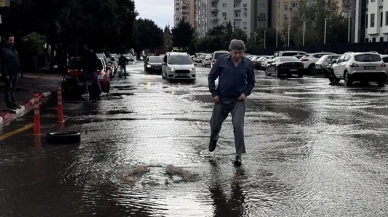 O ilimizde kuvvetli sağanak kentte hayatı durma noktasına getirdi