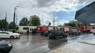 Gaziantep’te seyir halindeki tramvaya yıldırım düştü