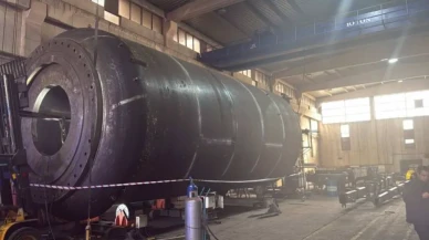 3 tonluk sac levhanın altında kaldılar: 2 işçi hayatını kaybetti