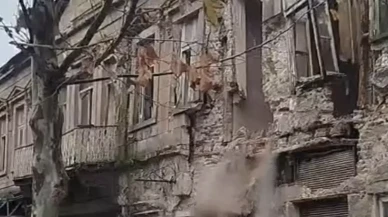 Edremit’te 113 Yıllık Tarihi Han'da çökme riski: Kopan parçalar yola düştü