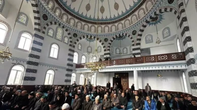 Hayber Camii ibadete açıldı: İlk cuma namazı kılındı