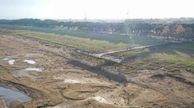 İznik Gölü’nde korkutan çekilme: Feribot iskelesine yürüyerek gidiliyor