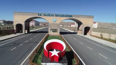 Kars'ta bir akademisyen 'nefret ve ayrımcılık suçu' kapsamında gözaltına alındı