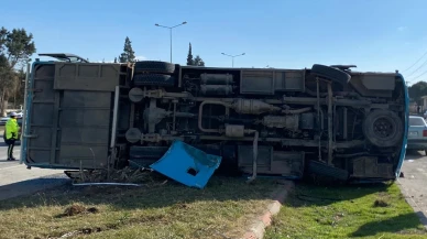 Kahramanmaraş halk otobüsü devrildi: 17 yaralı