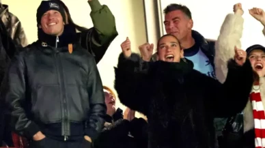 Dua Lipa, gittiği maça damga vurdu