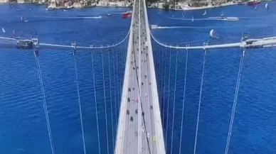 Depremin şiddeti 15 Temmuz Şehitler Köprüsü'nün kamerasına yansıdı