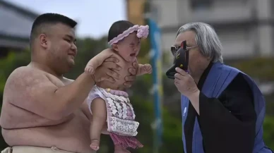 Japonya'da asırlık ilginç gelenek, bebeklerden ilk ağlayan kazandı