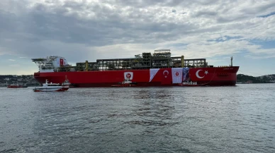 İstanbul Boğazı'nda tarihi görüntüler! Geçişi 11 saat sürecek