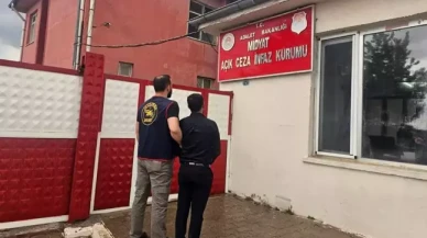 Cezaevi firarisi, düğün salonunda saz çalarken yakalandı