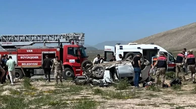 Van'da 2 araç kafa kafaya çarpıştı: 4 ölü, 2 yaralı