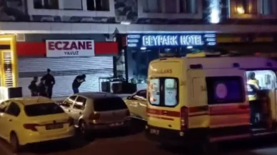 Otelin önünde tartıştığı oğlunu silahla vurdu