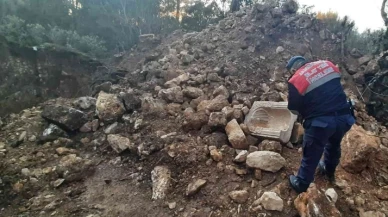 Emeklilik dilekçesini veren vali ile emekli albay kaçak kazı yaparken yakalandı!