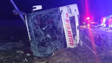 Van'da can pazarı! Yolcu otobüsü devrildi