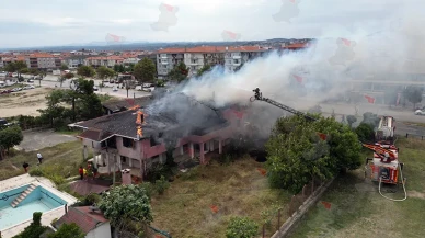 Karasu'da Rüzgarın Etkisiyle Büyüyen Yangında 60 Dönüm Arazi Zarar Gördü