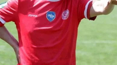 Dünyanın en yaşlı futbolcusu! 59 yaşında profesyonel ligde top koşturuyor