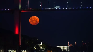 İstanbul'da yıllar sonra "Çilek Dolunayı" görüldü! Mest eden görüntüler