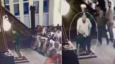 Camide namazla dalga geçti, cemaat haddini bildirdi