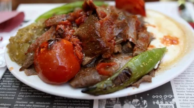 İskenderi 2 bin TL'ye satan restoranda ikram çay için tepki çeken uygulama